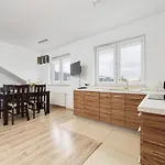 Comfortable & Cozy With Balcony - Klimasa By Renters