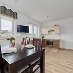 Comfortable & Cozy With Balcony - Klimasa By Renters Апартаменты *