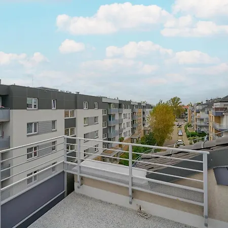 Апартаменты Comfortable & Cozy With Balcony - Klimasa By Renters Вроцлав
