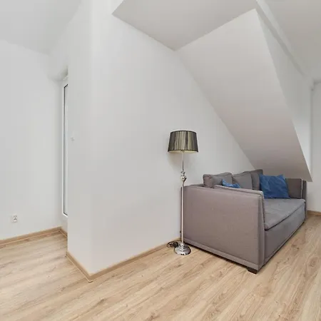 公寓 Comfortable & Cozy With Balcony - Klimasa By Renters *