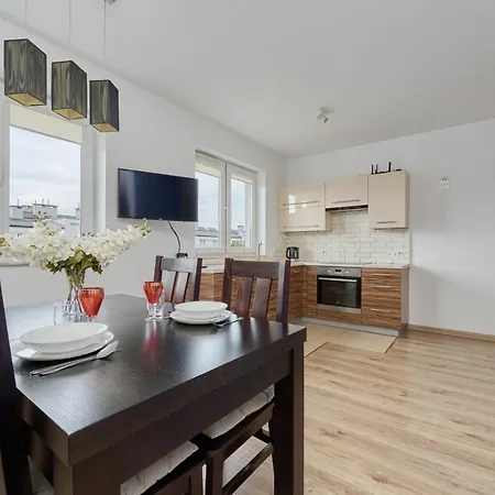 Comfortable & Cozy With Balcony - Klimasa By Renters Apartament *