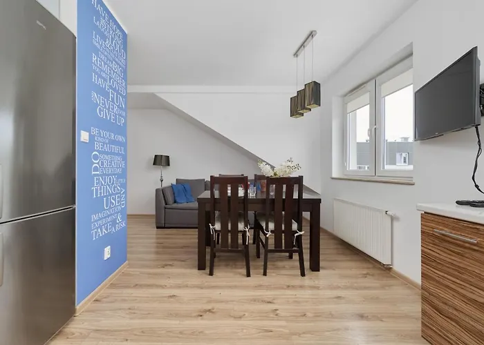 Comfortable & Cozy With Balcony - Klimasa By Renters Apartament *