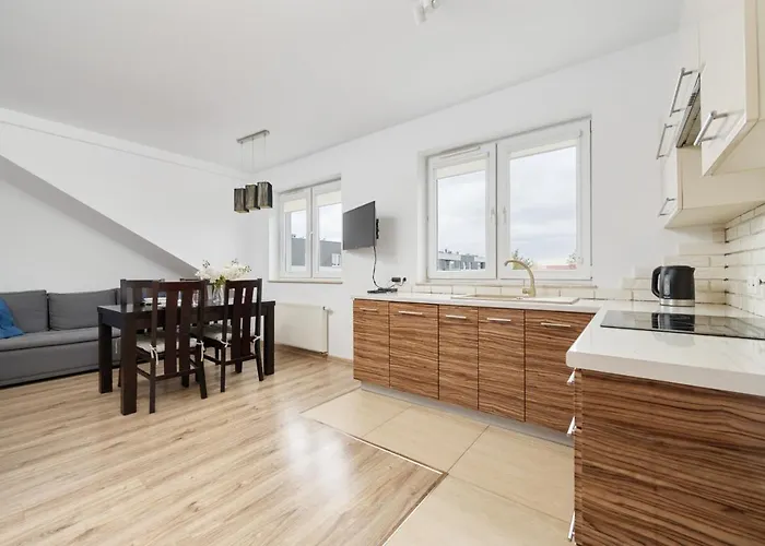 Comfortable & Cozy With Balcony - Klimasa By Renters