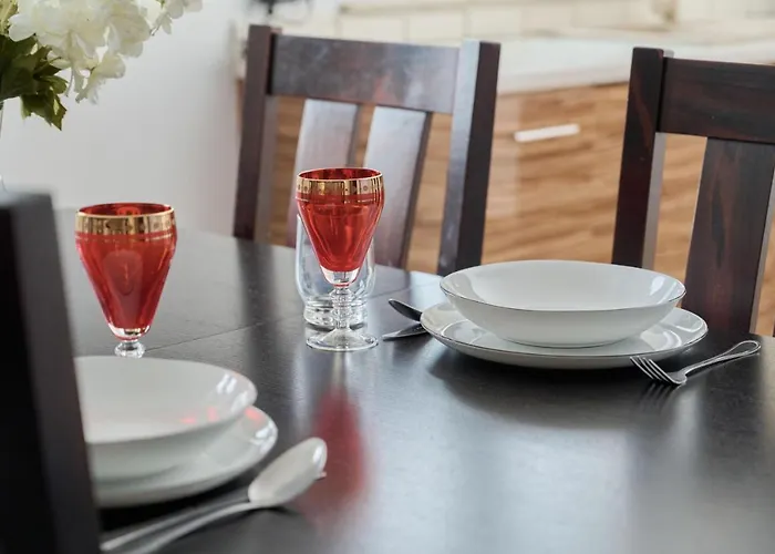 Comfortable & Cozy With Balcony - Klimasa By Renters