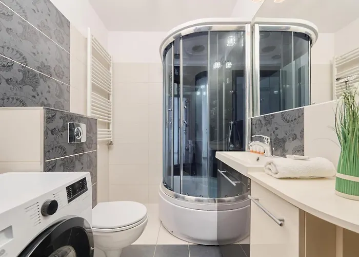 Comfortable & Cozy With Balcony - Klimasa By Renters *