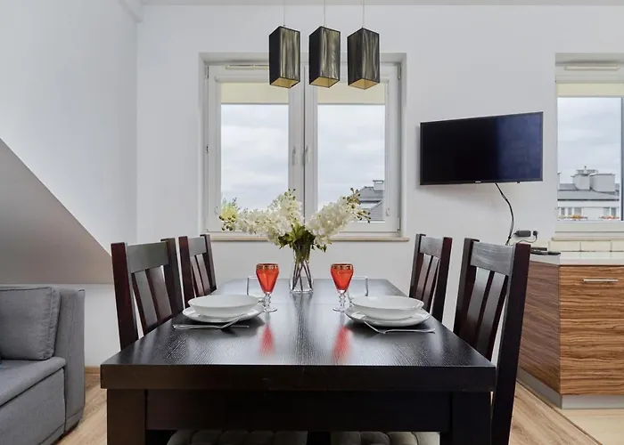 Comfortable & Cozy With Balcony - Klimasa By Renters Apartament *